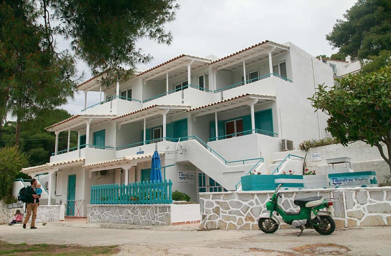 Theodora Rooms Poros Town エクステリア 写真