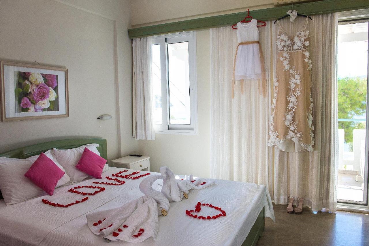 Theodora Rooms Poros Town エクステリア 写真