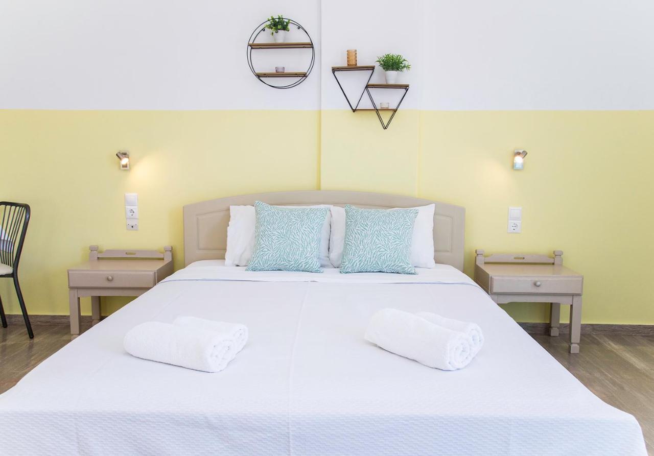 Theodora Rooms Poros Town エクステリア 写真
