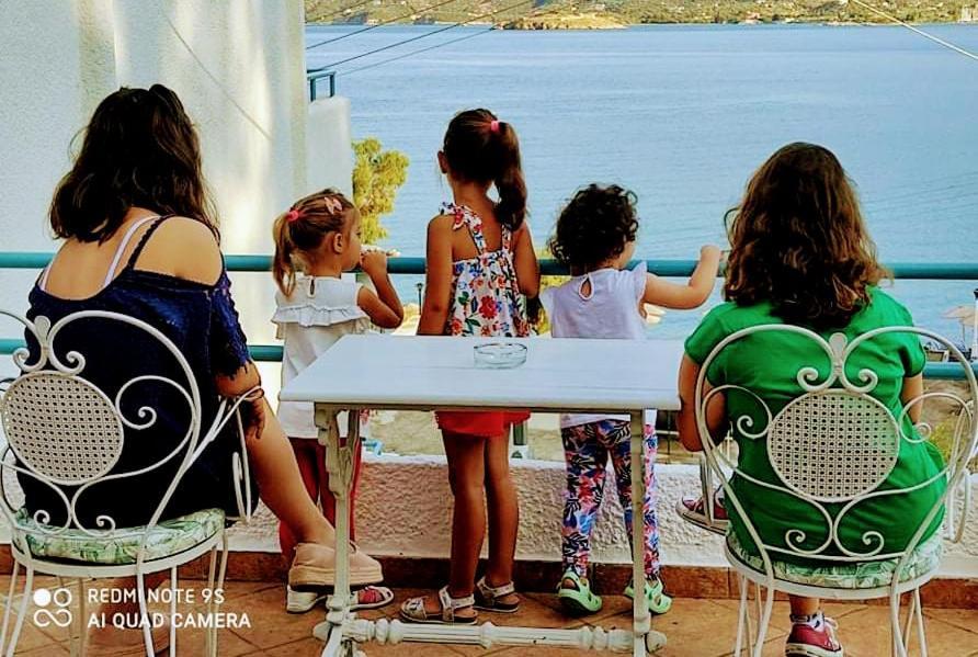 Theodora Rooms Poros Town エクステリア 写真