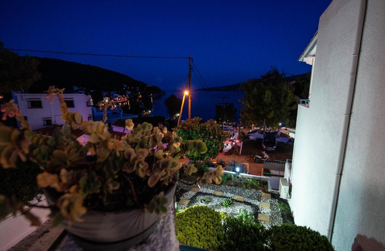 Theodora Rooms Poros Town エクステリア 写真