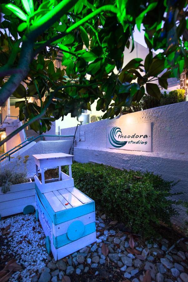 Theodora Rooms Poros Town エクステリア 写真