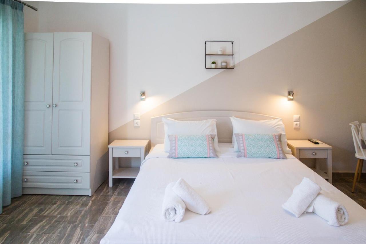 Theodora Rooms Poros Town エクステリア 写真