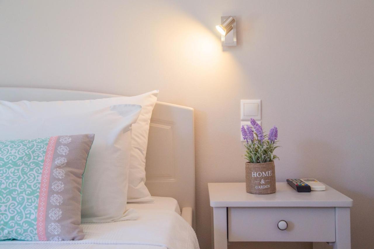 Theodora Rooms Poros Town エクステリア 写真