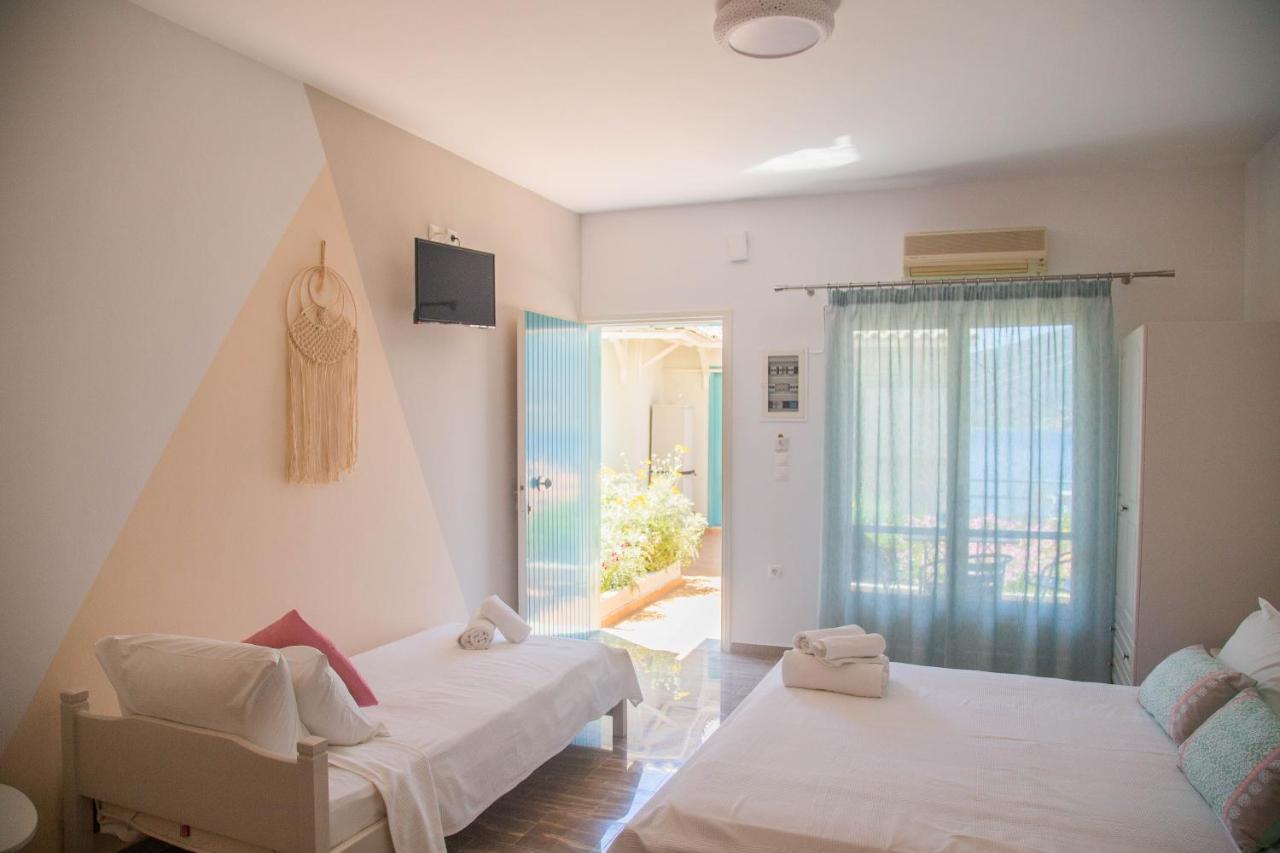 Theodora Rooms Poros Town エクステリア 写真