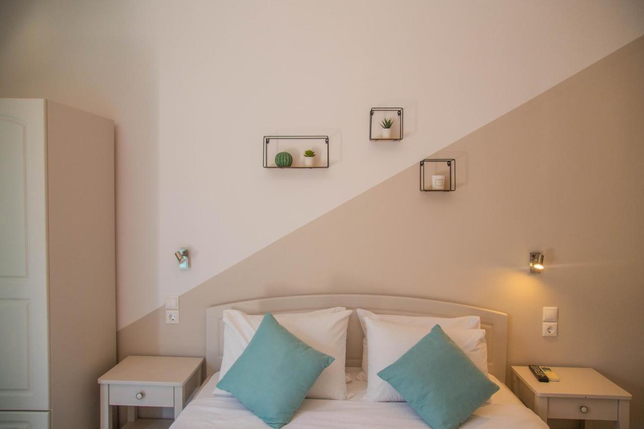 Theodora Rooms Poros Town エクステリア 写真