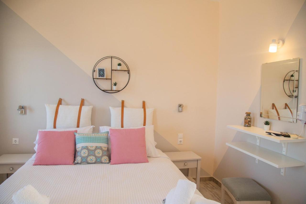 Theodora Rooms Poros Town エクステリア 写真