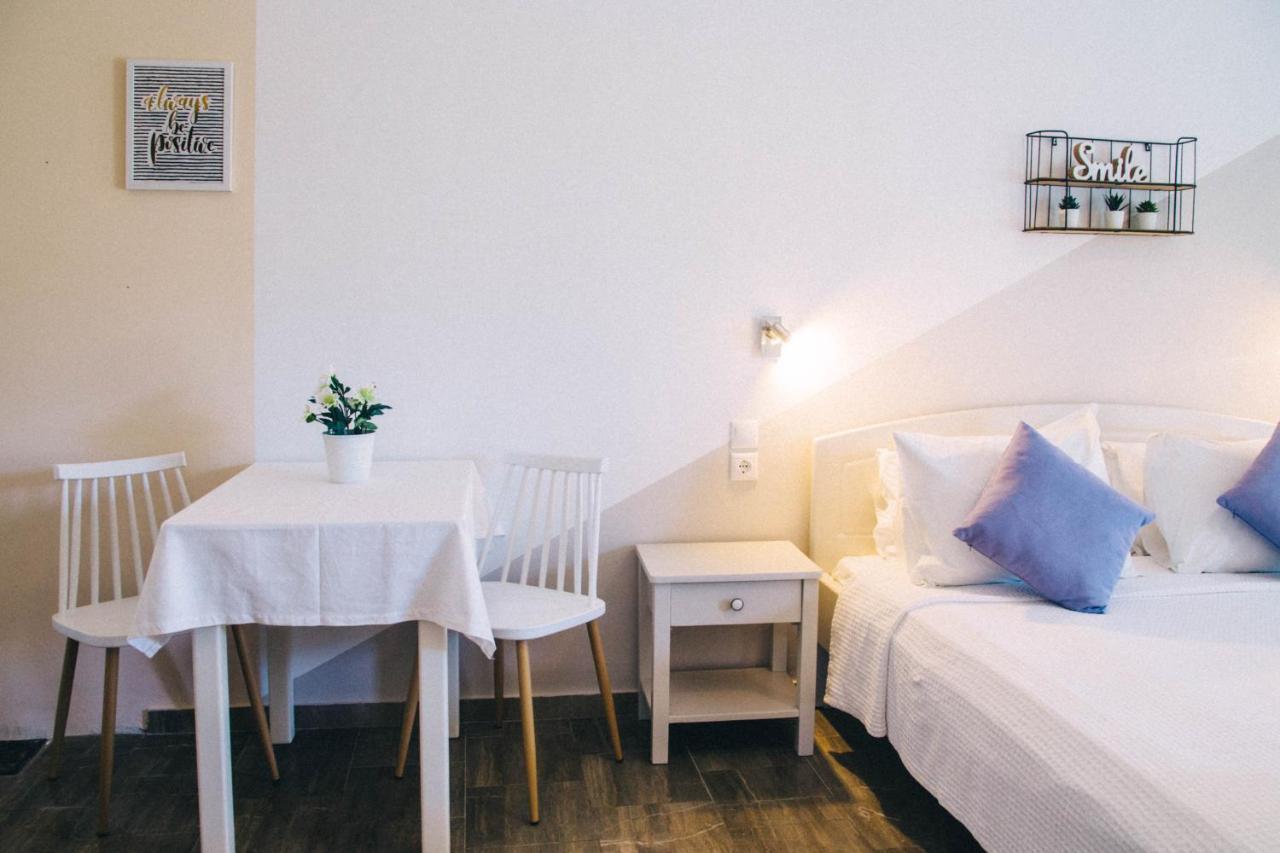 Theodora Rooms Poros Town エクステリア 写真