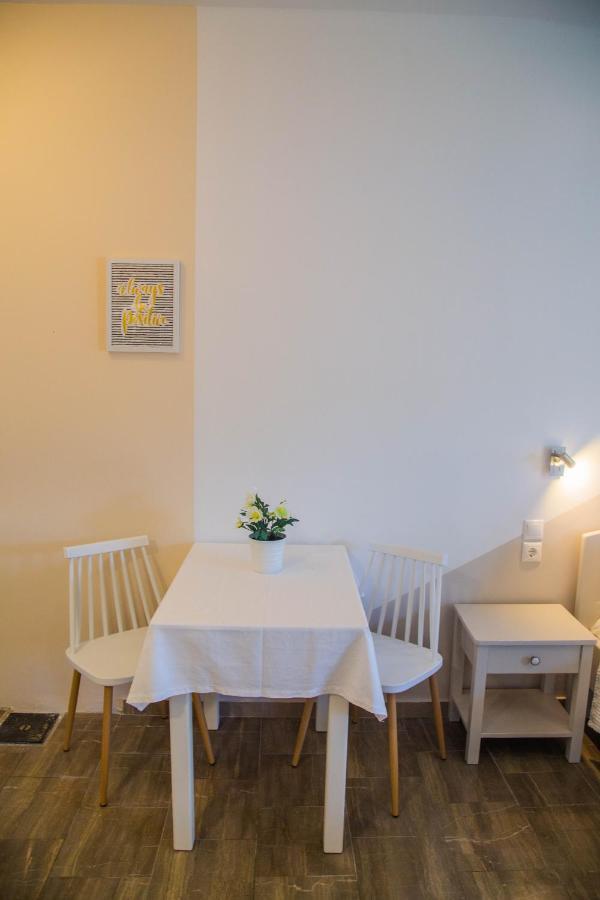 Theodora Rooms Poros Town エクステリア 写真